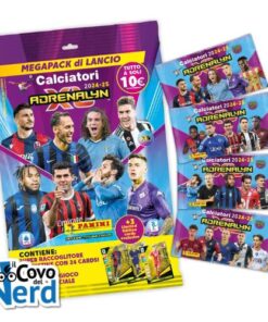 La nuova stagione calcistica parte alla grande con Calciatori Adrenalyn XL™ 2024-25, Non perdere l'indispensabile Starter Pack con raccoglitore ufficiale e tantissimi elementi fondamentali per immergerti nell'universo Calciatori Adrenalyn XL™. Per cominciare al meglio la collezione, ed avere già le prime card Limited Edition, tutti dovrebbero avere lo Starter pack ufficiale che contiene: - Raccoglitore di 60 pagine e ben 540 tasche per collezionare tutte le card - guida ufficiale - campo da gioco per sfidare gli amici - checklist tascabile - 4 bustine da 6 card ciascun per dare un impulso significativo alla propria collezione - 3 Card Limited Edition: Zito Luvumbo, Duda, Pessina - 1 card esclusiva Super Stella di Paperino (collezione speciale Topolino Adrenalyn).