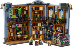 Alternative view of LEGO ICONS 11379 Libreria: Book Nook, Reggilibri da Mensola Decorativo 3D per Adulti con 2 Minifigure, Idea Regalo Fai da Te
