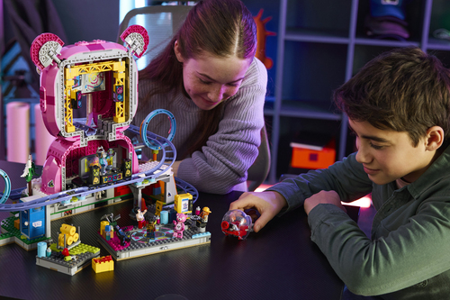 LEGO Fortnite 77082 Tana Strana, Giocattolo con Modello di Parco Giochi e 6 Minifigure, Regalo per Gamer Bambini da 12 Anni - immagine 6