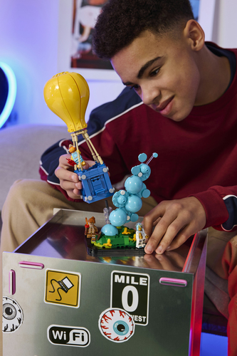 LEGO Fortnite 77080 Consegna di Rifornimenti, Giocattolo con 3 Minifigure e Accessori, Decorazione Gaming Room, Regalo 10+ - immagine 3