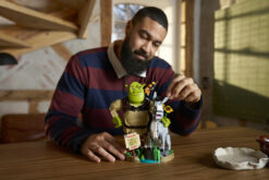 LEGO 72423 Shrek, Ciuchino e Gatto con gli Stivali, Kit Modellismo per Adulti da Esposizione con 3 Personaggi, Regalo per Fan - immagine 3