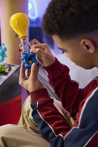 LEGO Fortnite 77080 Consegna di Rifornimenti, Giocattolo con 3 Minifigure e Accessori, Decorazione Gaming Room, Regalo 10+ - immagine 5