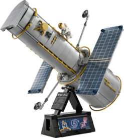 Alternative view of LEGO ICONS 11382 Telescopio Spaziale Hubble, Kit di Modellismo STEM 3D per Adulti, Regalo Fai da Te per i Fan dell'Astronomia
