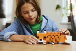 LEGO Minecraft 21588 La Volpe Giocattolo, Puzzle 3D con Accessori, Decorazione per Gaming Room, Idea Regalo di Compleanno 10+ - immagine 6