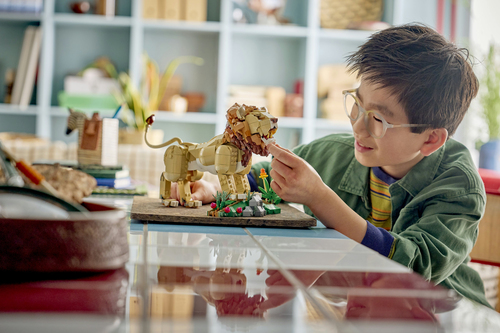 LEGO Creator 3 in 1 - Animali selvatici: Leone Maestoso 31386 Giocattolo, Trasformabile in Leonessa o in 2 Cuccioli, Regalo da 9+ - immagine 5