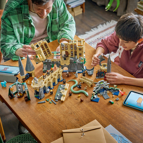 LEGO Harry Potter 76473 Castello di Hogwarts: Ala Est, Giocattolo con 13 Minifigure e Patronus da Collezione, Regalo da 10+ - immagine 7