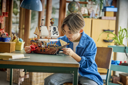 LEGO Creator 3in1 31387 Iconica Nave da Pirata, Giocattolo Trasformabile in Castello o in 2 Barche Gemelle, Regalo Bambini 9+ - immagine 4