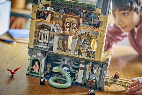 LEGO Harry Potter 76473 Castello di Hogwarts: Ala Est, Giocattolo con 13 Minifigure e Patronus da Collezione, Regalo da 10+ - immagine 6