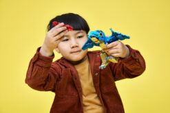 LEGO Jurassic World 77977 Dinosauro Bebè: Pteranodonte, Giocattolo Interattivo con Action Figure e Calamaro, Regalo da 7+ - immagine 3