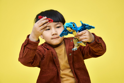 LEGO Jurassic World 77977 Dinosauro Bebè: Pteranodonte, Giocattolo Interattivo con Action Figure e Calamaro, Regalo da 7+ - immagine 3