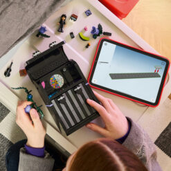 LEGO Wednesday 76787 Zaino di Mercoledì, Giocattolo con Portafoto, Mini Bambolina e Figura di Mano, Regalo per Bambini da 9+ - immagine 6