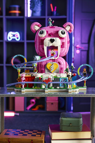 LEGO Fortnite 77082 Tana Strana, Giocattolo con Modello di Parco Giochi e 6 Minifigure, Regalo per Gamer Bambini da 12 Anni - immagine 5