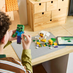 LEGO Minecraft 21582 Fantino di Polli, Giocattolo 3D con 3 Personaggi, Decorazione Cameretta, Regalo per Gamer e Bambini 9+ - immagine 5
