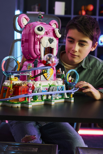 LEGO Fortnite 77082 Tana Strana, Giocattolo con Modello di Parco Giochi e 6 Minifigure, Regalo per Gamer Bambini da 12 Anni - immagine 3