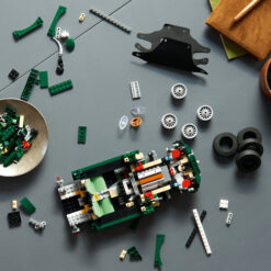 LEGO ICONS 11381 Jaguar E-Type, Modellino per Adulti di Auto con Motore 6 Cilindri e Kit di Attrezzi, Regalo da Collezione - immagine 5