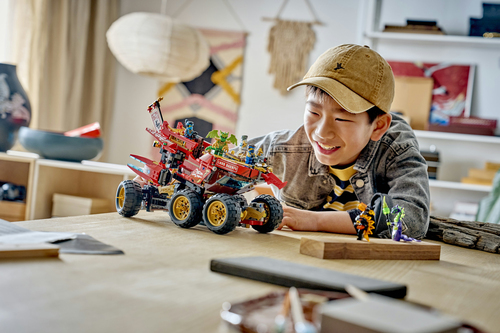 LEGO NINJAGO 71869 Bounty di Terra, Giocattolo 3 in 1 Trasformabile in Nave Volante, Macchina e Moto, Regalo per Bambini 9+ - immagine 4