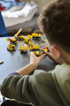 LEGO Technic 42233 Macchine Potenti, Scatole a Sorpresa con 1 di 8 Giocattoli Casuali da Collezione, Regali per Bambini da 7+ - immagine 6