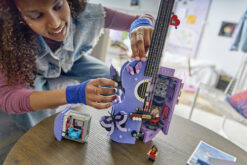 LEGO Editions 43031 La Chitarra Bicolore di Olivia Rodrigo, Kit Modellismo 3D con 2 Minifigure, Stelle e Farfalle, Regalo 14+ - immagine 4