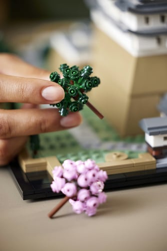 LEGO Architecture 21060 Castello di Himeji, Kit di Modellismo per Adulti, Collezione Monumenti, Albero Ciliegio in Fiore - immagine 8