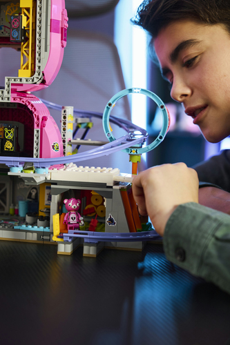 LEGO Fortnite 77082 Tana Strana, Giocattolo con Modello di Parco Giochi e 6 Minifigure, Regalo per Gamer Bambini da 12 Anni - immagine 8