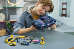 LEGO Technic 42236 Auto Ford Mustang GT Custom Garage GT, Giocattolo con Motore V8, Sterzo HOG, Parti Intercambiabili, da 10+ - immagine 4