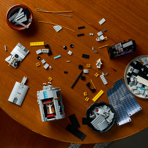 LEGO ICONS 11382 Telescopio Spaziale Hubble, Kit di Modellismo STEM 3D per Adulti, Regalo Fai da Te per i Fan dell'Astronomia - immagine 5